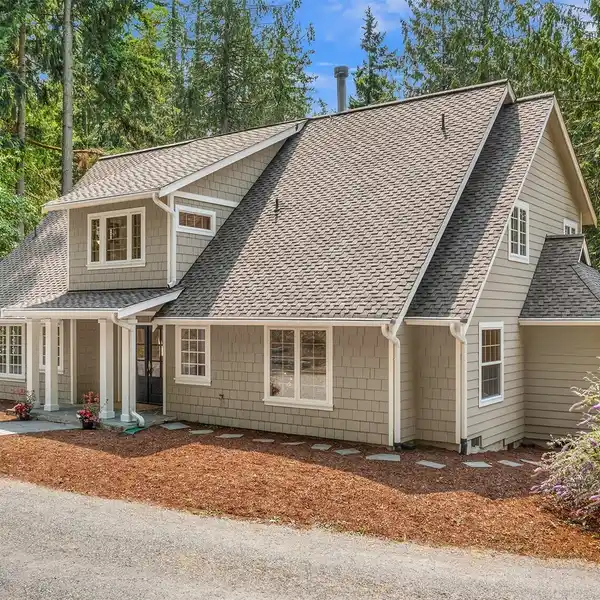 STUNNING AND PRIVATE HOME ON 5 PEACEFUL ACRES