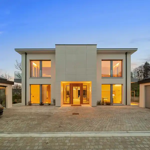UNPARALLELED CONTEMPORARY LIVING