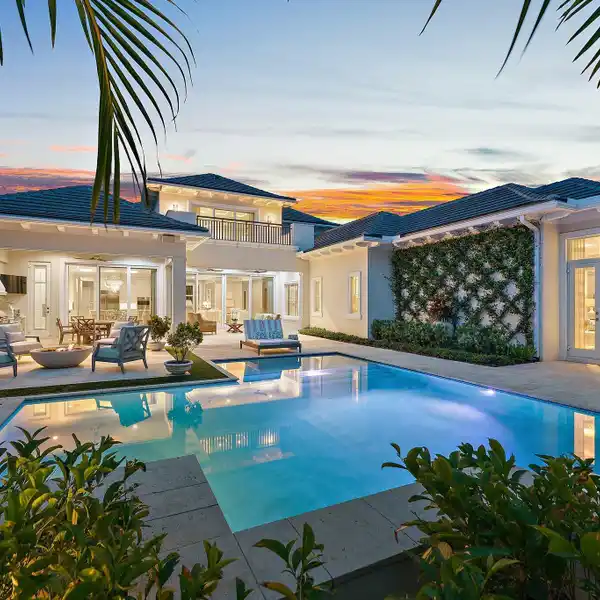 SIGNATURE PROPERTY IN OLD PALM GOLF CLUB