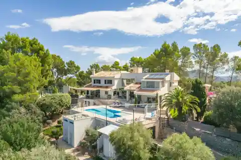 Exclusive Family Villa with Pool and Tennis Court