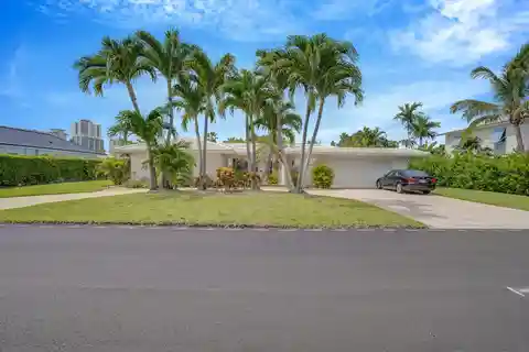 Lovely Home in Desirable Palm Beach Isles