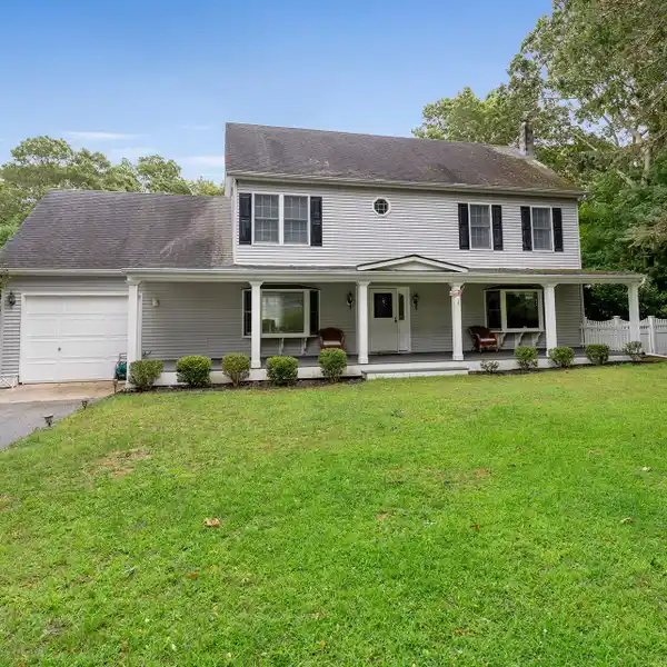 CHARMING SAG HARBOR HOME NEAR VILLAGE CENTER