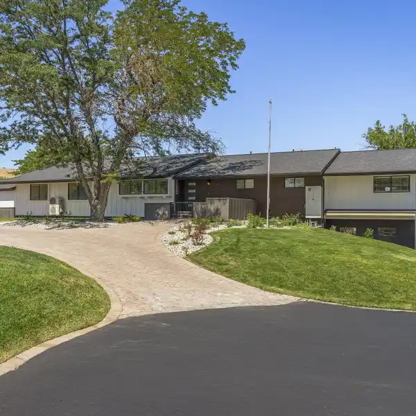 EXCEPTIONAL ESTATE IN THE HEART OF SOUTHWEST RENO