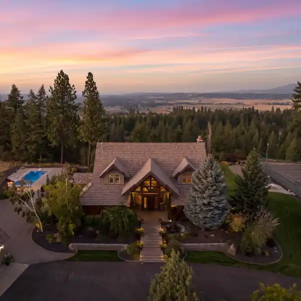 YELLOWSTONE-INSPIRED LUXURY ESTATE