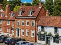 BEAUTIFUL PERIOD TOWNHOUSE WITH GARDEN IN THE HEART OF FARNHAM
