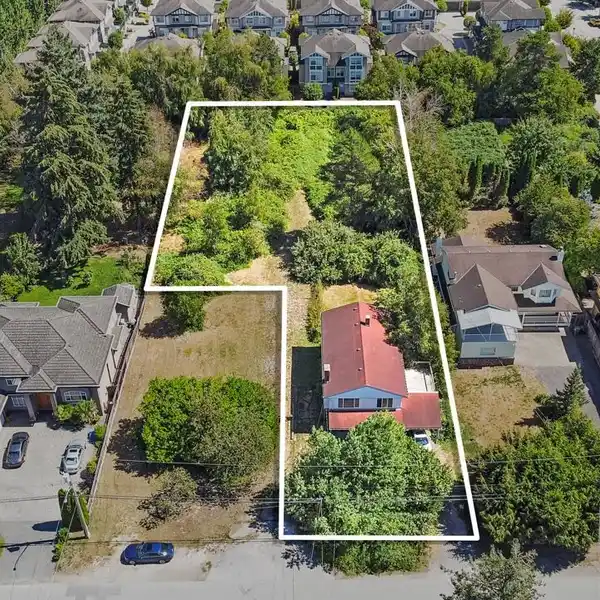 CREATE YOUR DREAM HOME ON AN EXPANSIVE LOT