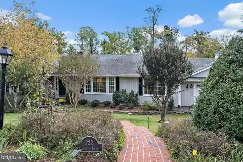 Gourmet Ranch Retreat in Waterfront Community