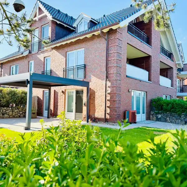 ELEGANT RESIDENCE WITH LOVELY GARDEN