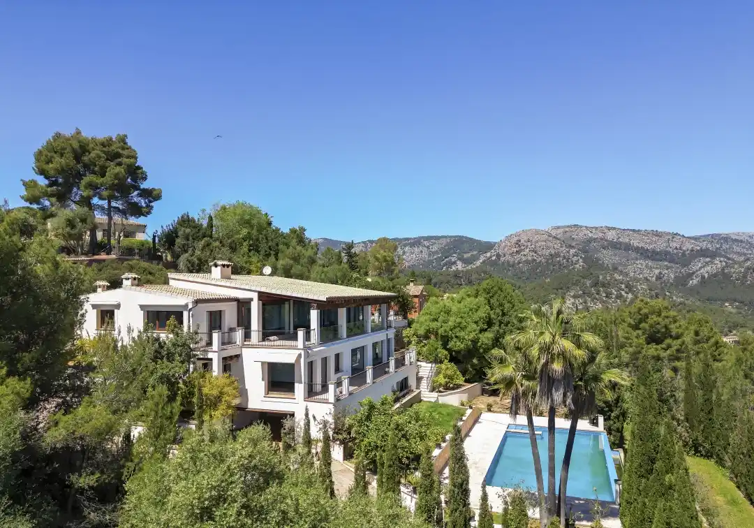 An Exceptional Villa with Panoramic Views