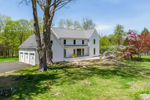 Sleek New Build with Luxury Finishes