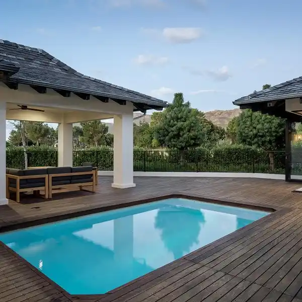 STYLISHLY RENOVATED MODERN PROPERTY