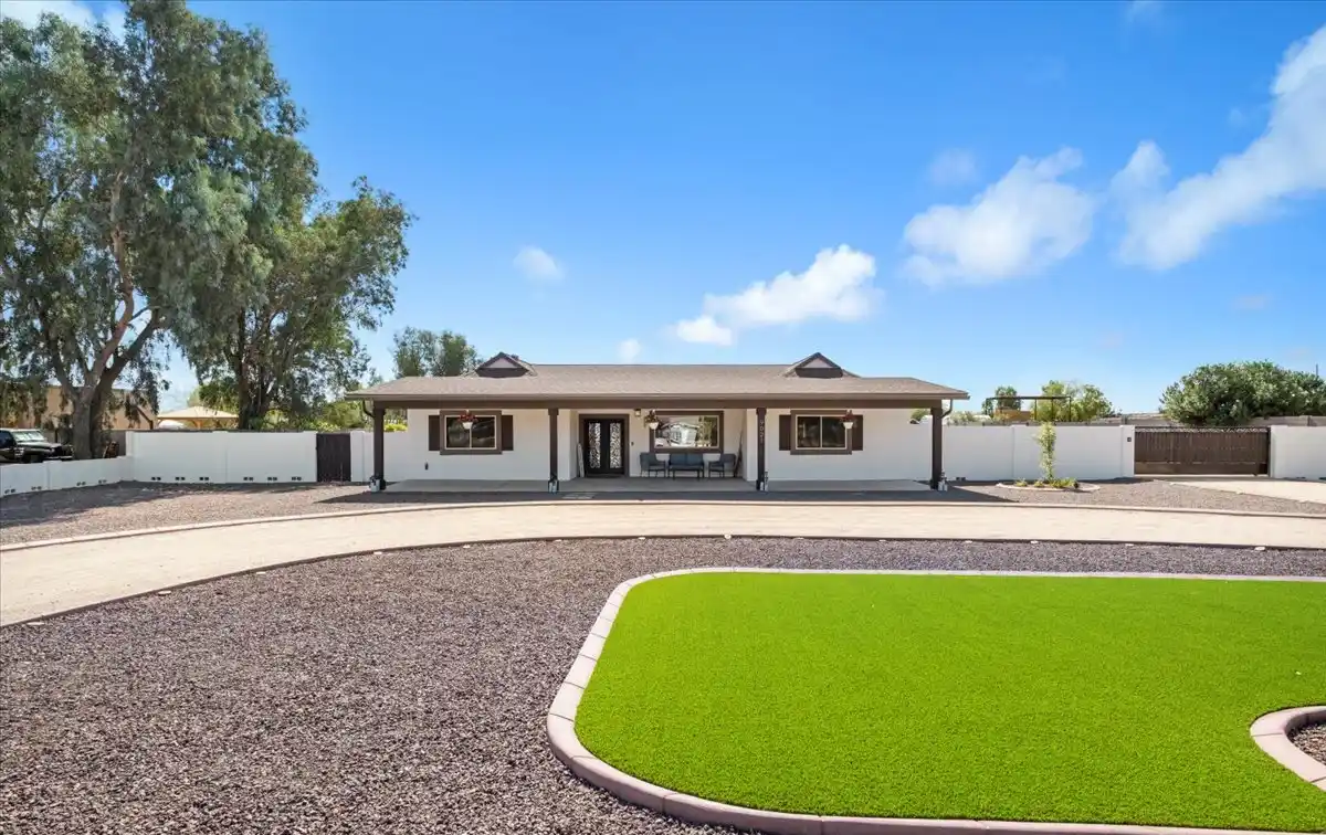 Unique Peoria Oasis