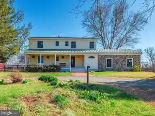 Rare 10-acre Estate