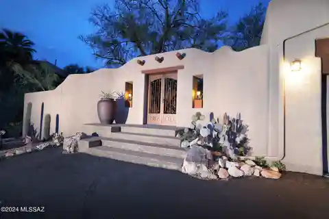 Desert Oasis in Prestigious Redington Ranch