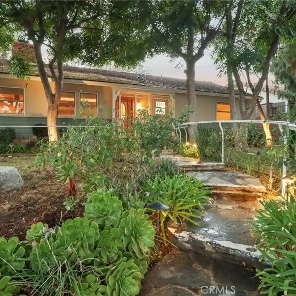 CHARMING RANCH HOME ON EXPANSIVE GRANADA HILLS LOT