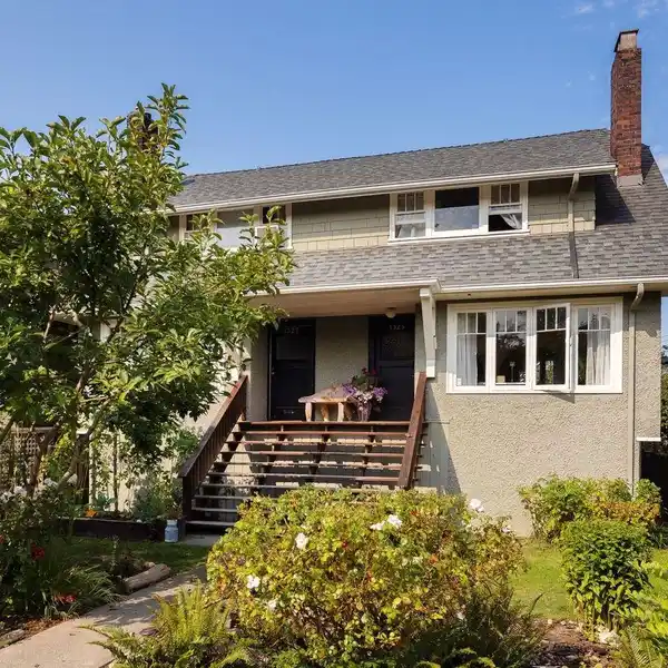 SIDE-BY-SIDE DUPLEX LOCATED IN PRIME KITS POINT