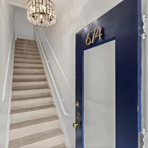 BRIGHT CASTRO FLAT WITH MODERN UPGRADES
