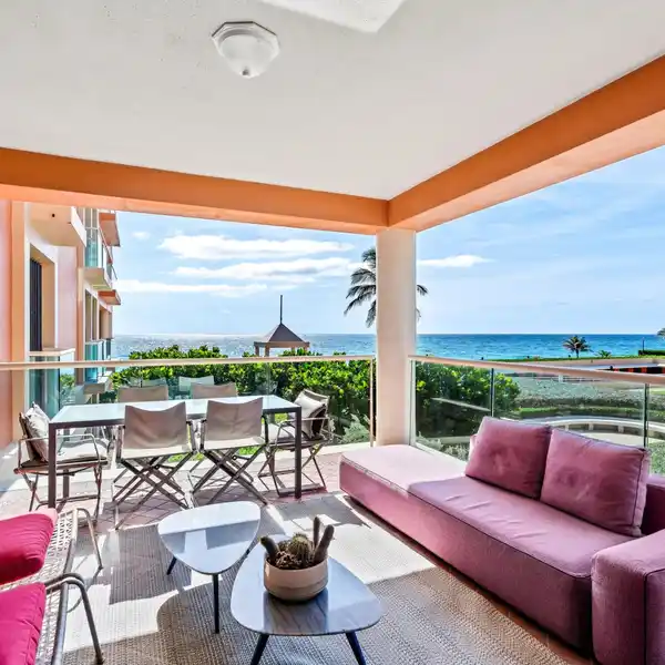 EXQUISITE RESIDENCE AT BREAKERS ROW