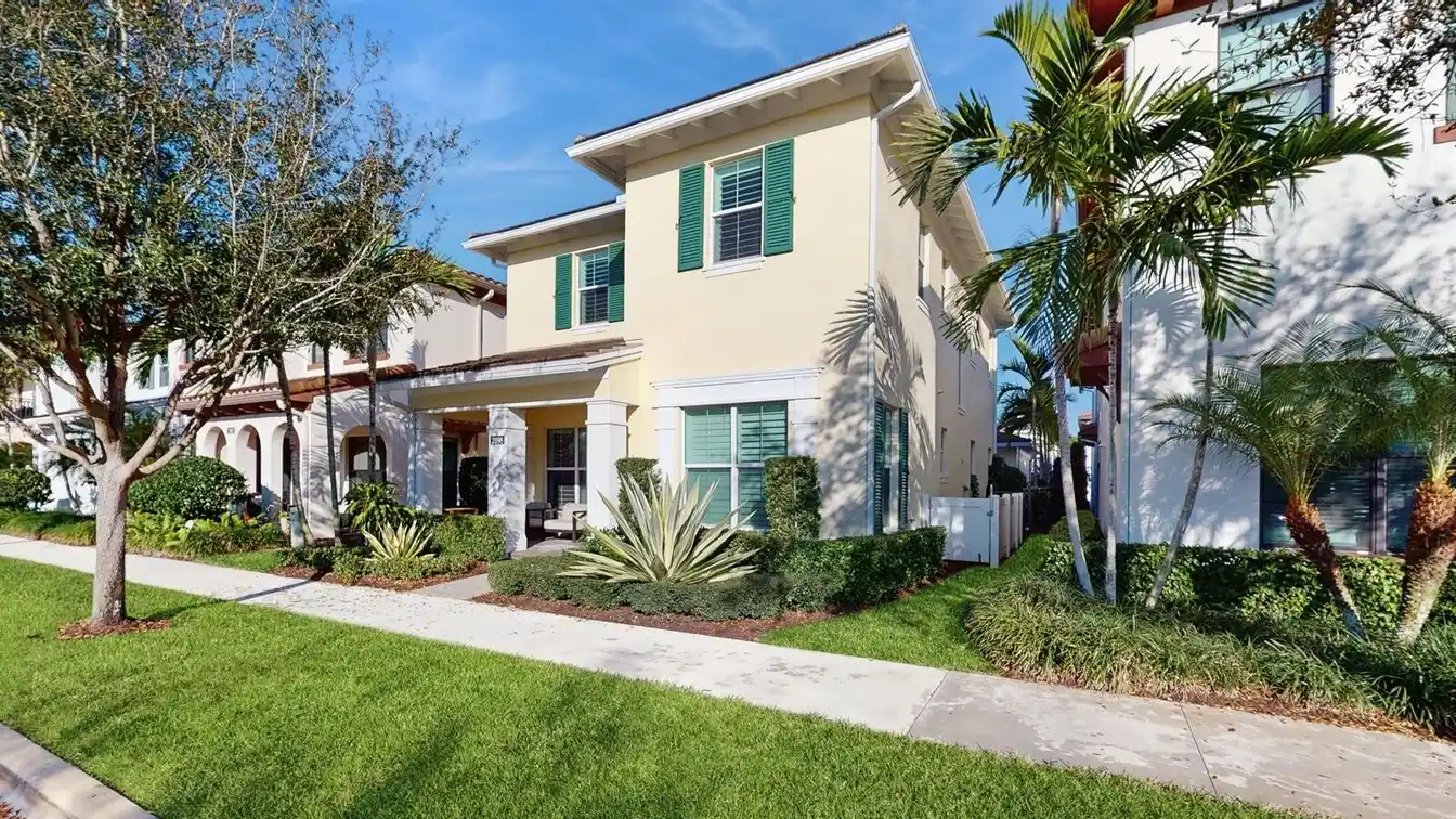 Beautifully Designed Home in Alton in Palm Beach Gardens