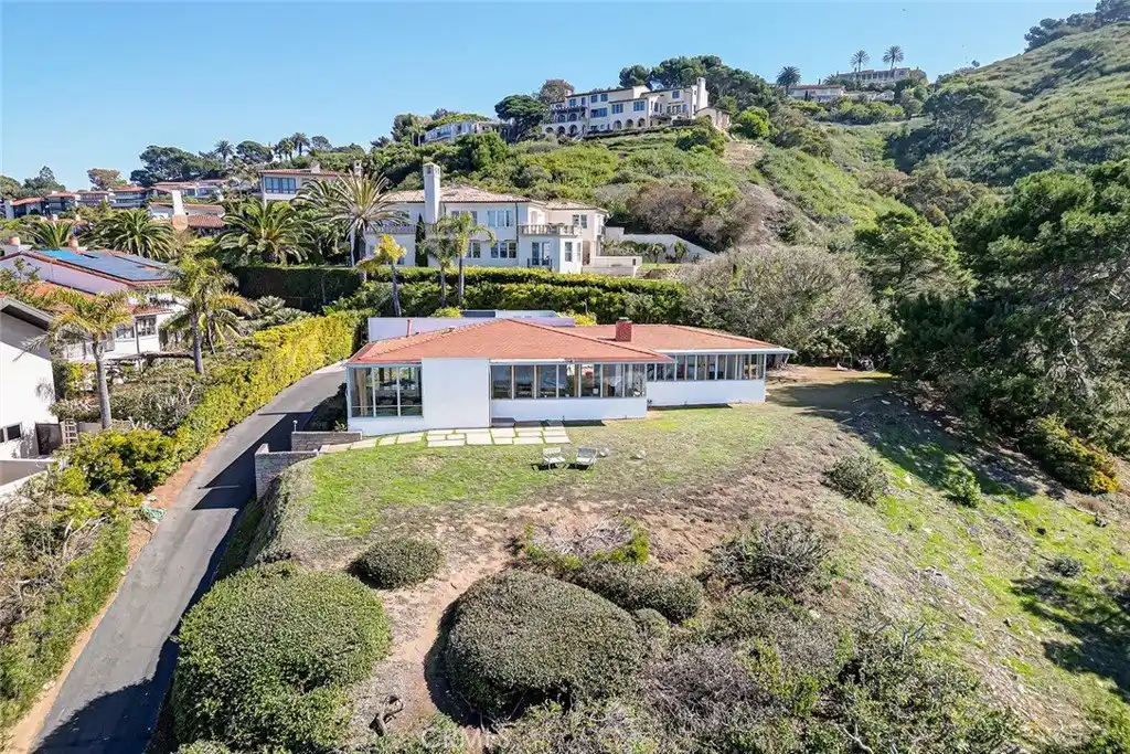 Mid-century Gem in the Tranquil Hills of Palos Verdes Estates