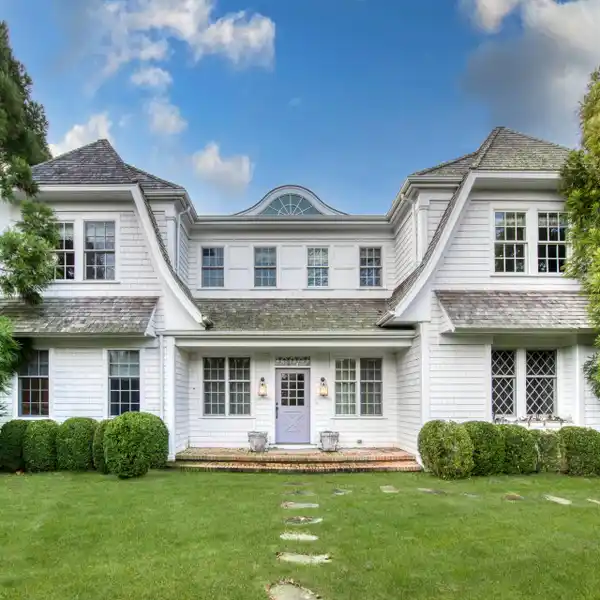 PRESTIGIOUS SOUTHAMPTON VILLAGE FAMILY RETREAT