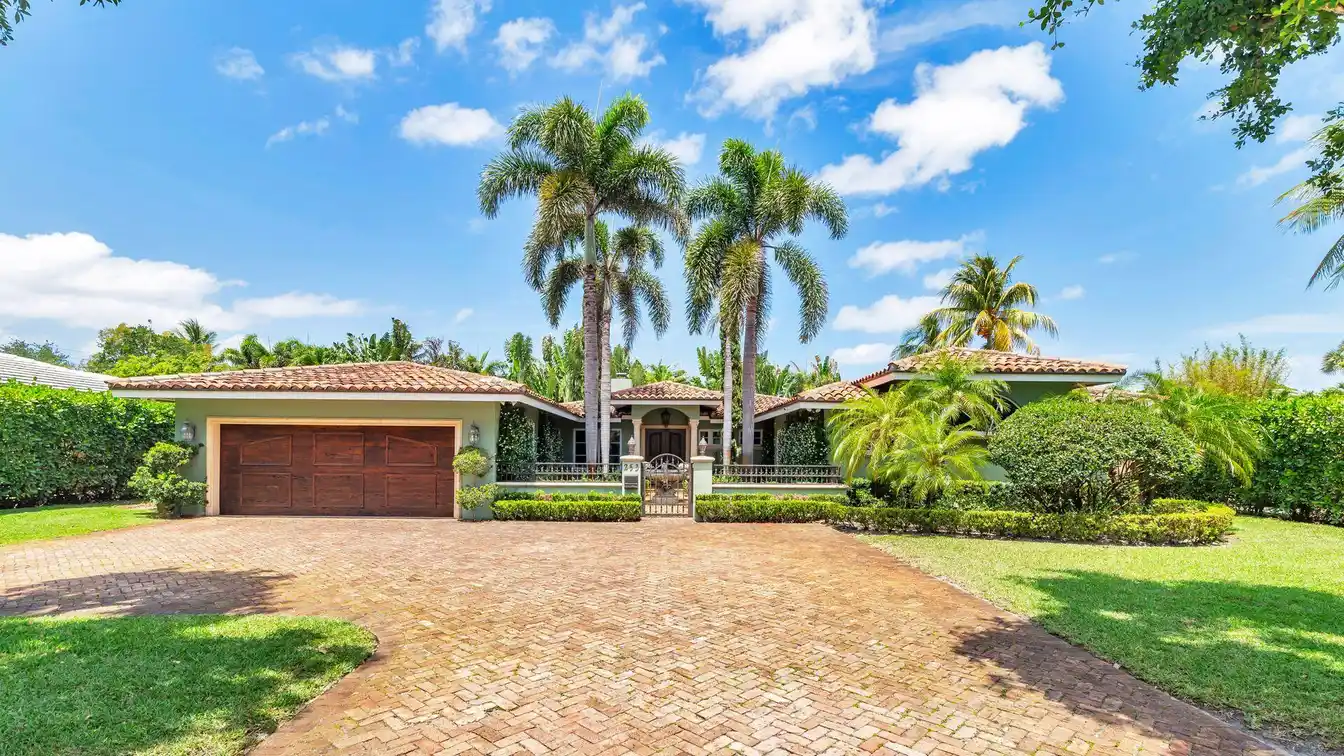 Quintessential Florida Living in a Great Location