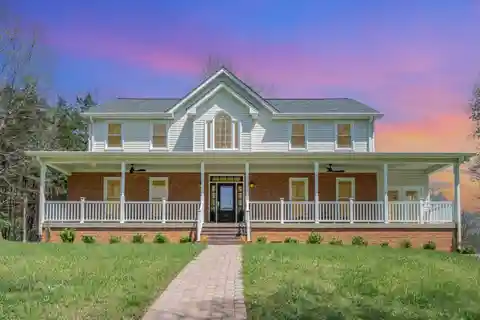 Spacious Country Haven with Modern Updates