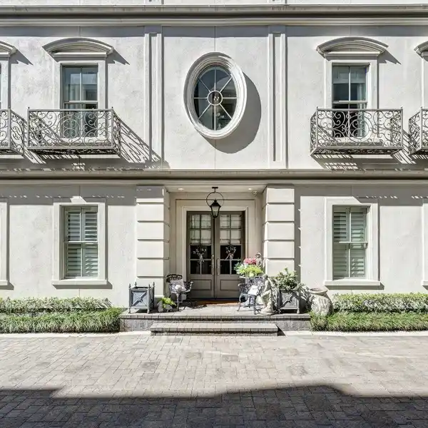 ELEGANT GATED RESIDENCE WITH ELEVATOR AND GOURMET KITCHEN