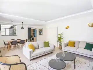 Tranquil Family Home Near Promenade Pereire