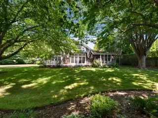 Charming Amagansett Carriage House with Lush Gardens