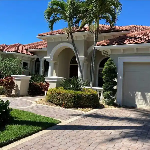OUTSTANDING HOME IN THE BELLA-LAGO SECTION OF BRIARWOOD