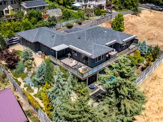 Sophisticated Contemporary Home in the Hills