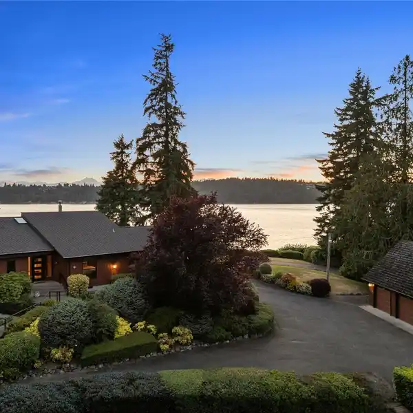 SINGLE-STORY NORTHWEST CONTEMPORARY ON OVER TWO ACRES