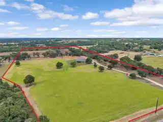 Breathtaking Western-Style Retreat