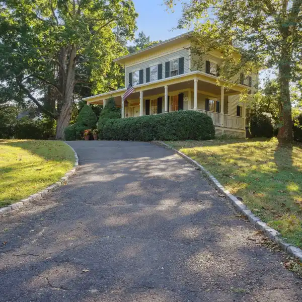 HISTORIC CHARACTER MEETS MODERN ELEGANCE