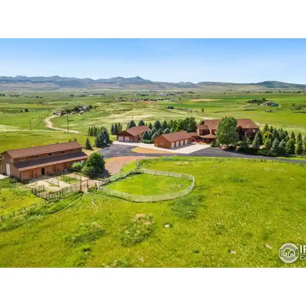 35-ACRE LUXURY ESTATE