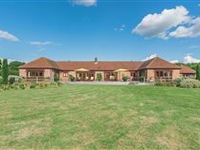 LARGE AND VERSATILE HOME WITH WONDERFUL VIEWS OVER THE COUNTRYSIDE