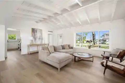 Beautiful Home with a Cottage-like Ambiance