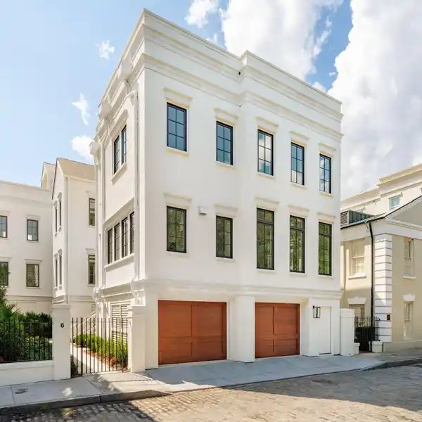 SPECTACULAR ALL-NEW LUXURY HOME