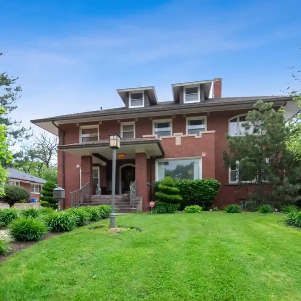 EXQUISITE HOME IN BEVERLY