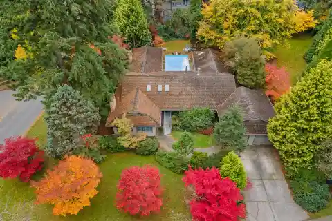 Serene Setting in the Prestigious Woodshire Park