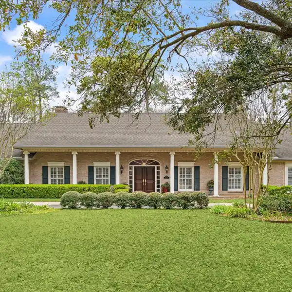 NOTEWORTHY HOME IN PINEY POINT VILLAGE
