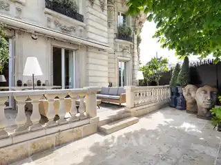 Renovated Apartment with Garden