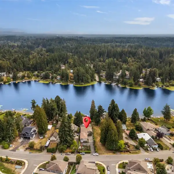 STRIKING SHADY LAKE OASIS