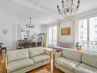 Spacious South-Facing Apartment in Historic Building