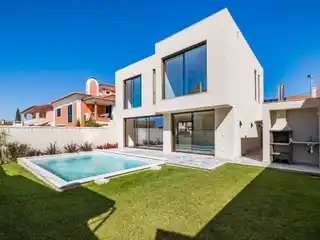 Four Bedroom Villa in Aldeia De Juzo