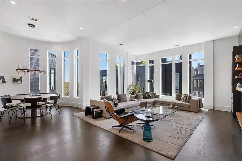 The Perfect Pied-a-terre Penthouse