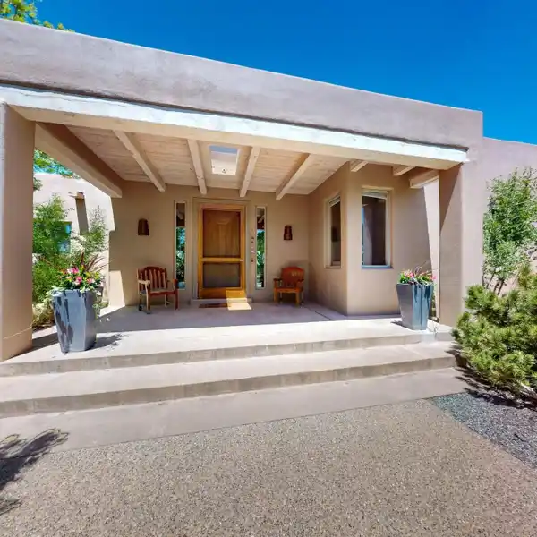 CONTEMPORARY HOME IN A PERFECT LOCATION