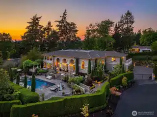 Modern Italian Elegance in Prestigious Clyde Hill