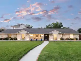 Beautifully Renovated Open-plan Home